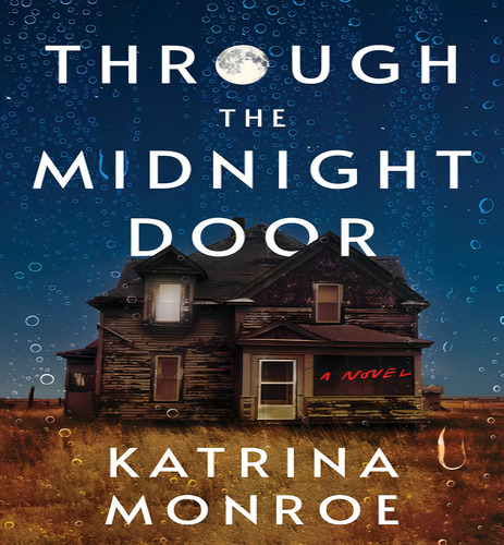 Through The Midnight Door, De Monroe Katrina. Editorial Poisoned Pen En Inglés, 2024