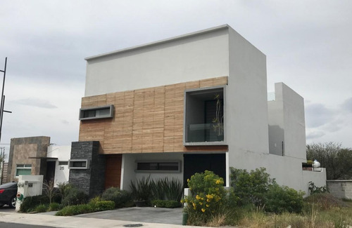 Imagen 1 de 16 de Hermosa Residencia En Lomas De Juriquilla, Alberca Propia, J