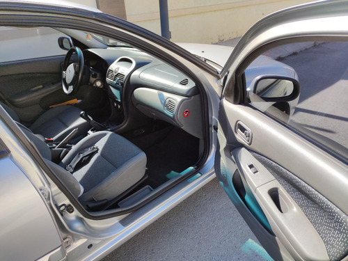 Imagen 12 de 12 de Renault Scala 2012