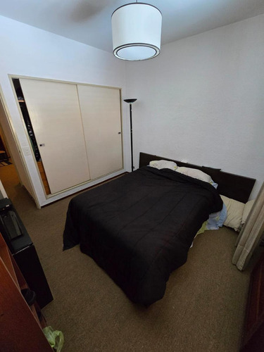Casa Tipo Chalet De 6 Ambientes Con Jardin, Pileta Y Cochera En Venta. Olivos
