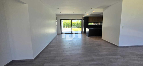 Casa En Venta En Alvear De Benavidez, Benavidez