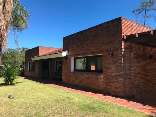Casa, 4 Dormitorios Y Piscina