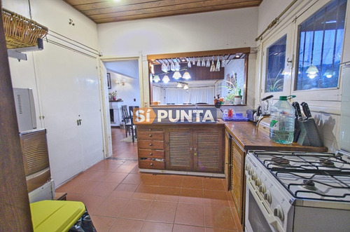 Imagen 12 de 25 de Casa Con Piscina Y Parrillero En Alquiler