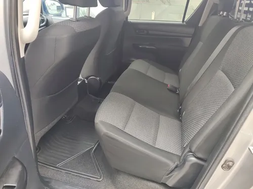 Toyota Hilux 2.7 Cabina Doble Sr Mt