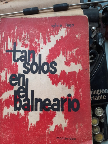 Tan Solos En El Balneario // Sylvia Lago