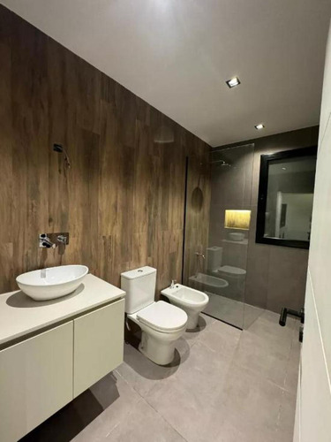 Casa En Venta - 3 Dormitorios 4 Baños - Canning