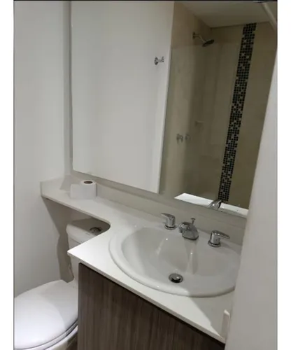Apto 3 Cuartos 2 Baños Parqueadero Cubierto Cuarto Útil