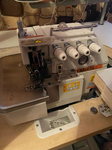 Imagen 1 de 5 de Overlock Industrial Yamata Y Máquina De Coser Tagrup