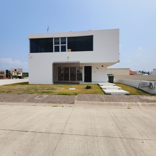 Casa En Venta Muy Amplia Fraccionamiento Río Del Dorado
