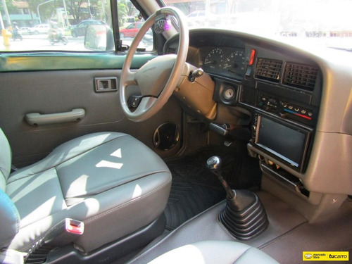 Toyota Hilux Mt 2400cc 4*2