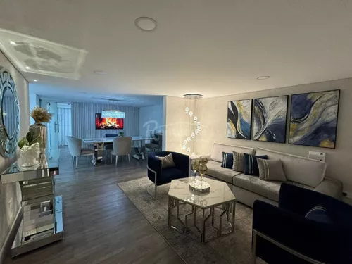 Casa En Arriendo En Loma Del Escobero. Cod A775978