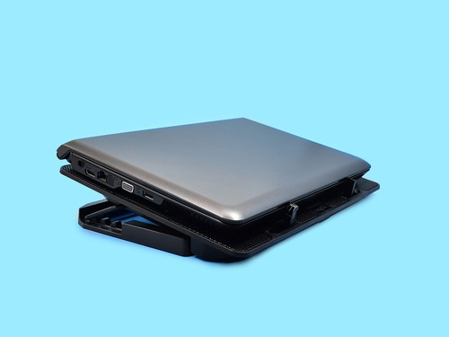 Base Cooler Soporte Notebook Regulable Nisuta Nscn84 Luz Led Negro Azul