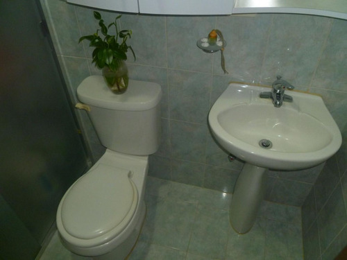 Imagen 6 de 9 de Rosangel Parraga Rentahouse Vende Apartamento En Los Mangos Valencia 22-17867