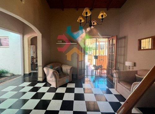 Venta / Oportunidad Antigua Casa Refaccionada En B° Villa Del Parque
