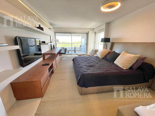 Imagen 20 de 28 de Venta - Apartamento De Categoria , Primera Linea Brava Sap4325120.
