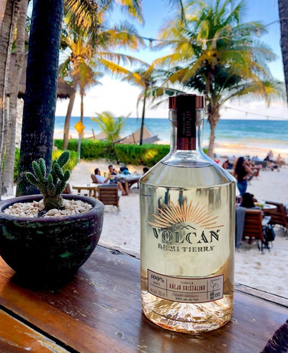 Tequila Volcán De Mi Tierra Añejo Cristalino Goldbottle