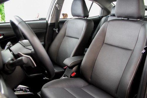 Toyota Yaris Sedan 1.5 Xls Connect Cvt (flex)