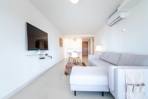 Apartamento En Venta De 2 Dormitorios En Look Brava Tower, Punta Del Este.