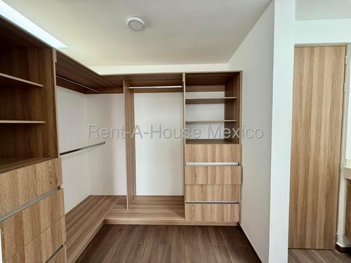 Santa Rosa Jauregui. Venta - Casa De 1 Nivel Con 3 Recámaras Y Área De Tv