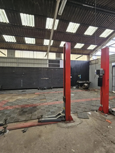Se Arrienda Propiedad Industrial/comercial Con Oficina