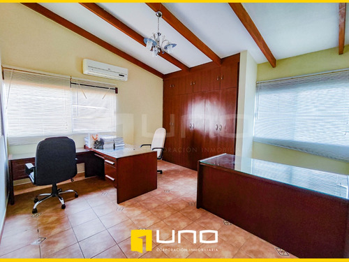 Imagen 10 de 17 de Amplia Casa En Venta Con Piscina Zona Avenida Alemana