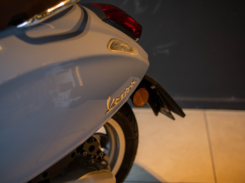 Imagen 10 de 25 de Vespa Primavera 150 Celeste Inmaculada Italiana Con Abs