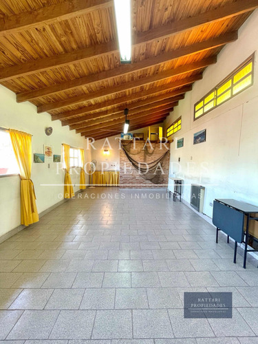 Venta Casa En Lote Propio De 5 Ambientes Con Parque Y Cochera En Isidro Casanova