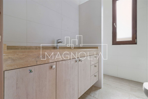 Casa En Venta De 5 Dorm. En Vitacura
