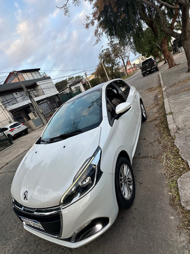 Peugeot 208 1.6 Allure