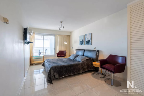 Beverly Tower Punta Del Este, Maldonado Uruguay, Apartamento De 3 Dormitorios En Venta En Torre De Jerarquia.