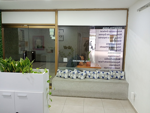 Se Alquila Consultorio Médico En Las Mercedes - Caracas