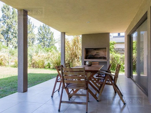 Casa En Venta Y Alquiler Temporal Amoblado De Mayo A Octubre, San Isidro Labrador, Villanueva