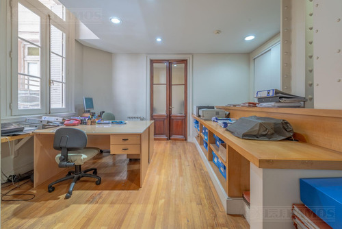 Oficina / Piso Apto Profesional- Excelente Categoria - 300m2 - En Esquina