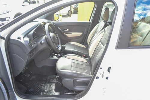 Renault Sandero STEPWAY ICONIC 1.6 AT