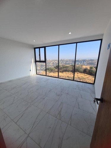 Residencia En Venta En Milenio Iii, Calle Abierta, Diseño De Autor, Ubicadísima