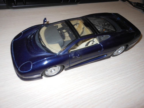 Carro De Colección Jaguar Xj220 Escala 1/18