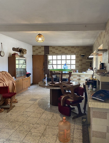 Propiedad Con 710 M2 Terreno, 327 M2 Construcción, Col Sta Catarina, Queretaro