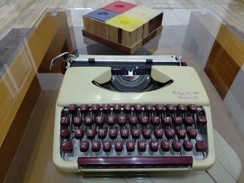 Maquina De Escrever Olympia Splendid 33 Anos 1960 | Parcelamento
