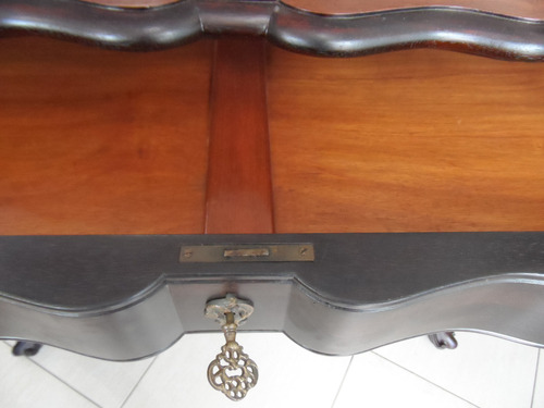 Aparador - Console Antigo Em Jacarandá Maciço. (Usado)