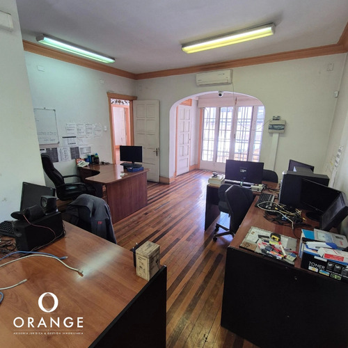 Amplia Casona De 270 M² Para Oficinas En Centro De Santiago