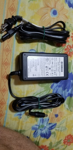 Imagen 2 de 3 de Adaptador Yamaha Para Teclado Ac/100v A 240v/ Dc16v Pa300