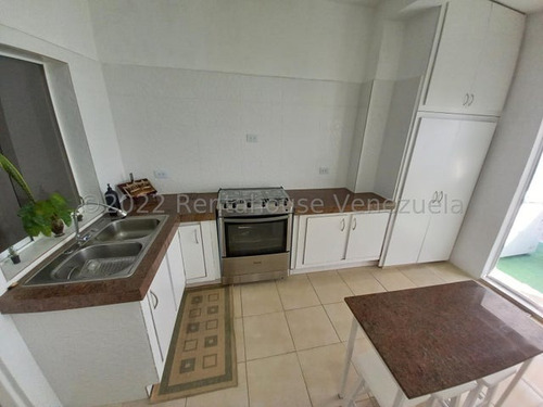 Edgar Centeno, Profesional Inmobiliario Vende Townhouse En Urbanizacion Monte Carmelo San Diego #22-15843