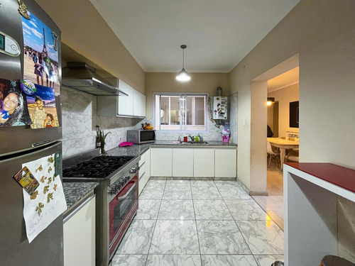 Piso Exclusivo De 5 Dormitorios Con 3 Baños Y Cochera