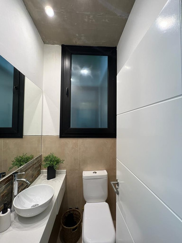 Triplex En Venta De Dos Dormitorios Y Dos Baños Con Terraza Y Pileta