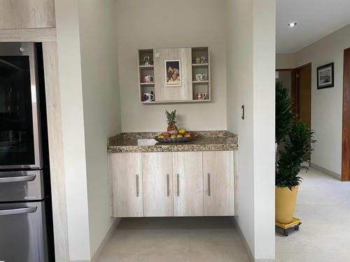 Increíble Residencia De Autor En Vista Real