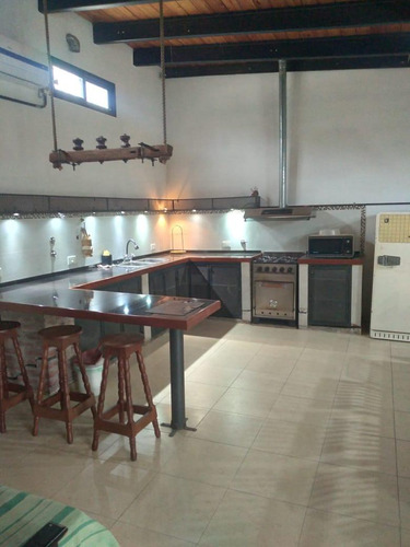 Casa En Alquiler Temporal Con Parque Y Pileta City Bell