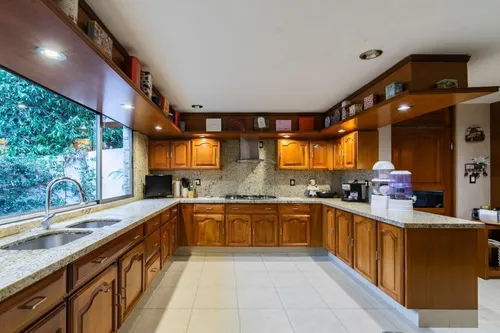 En Venta Casa En Rio Escondido Con Seguridad , A Pasos De Lomas Hipodromo