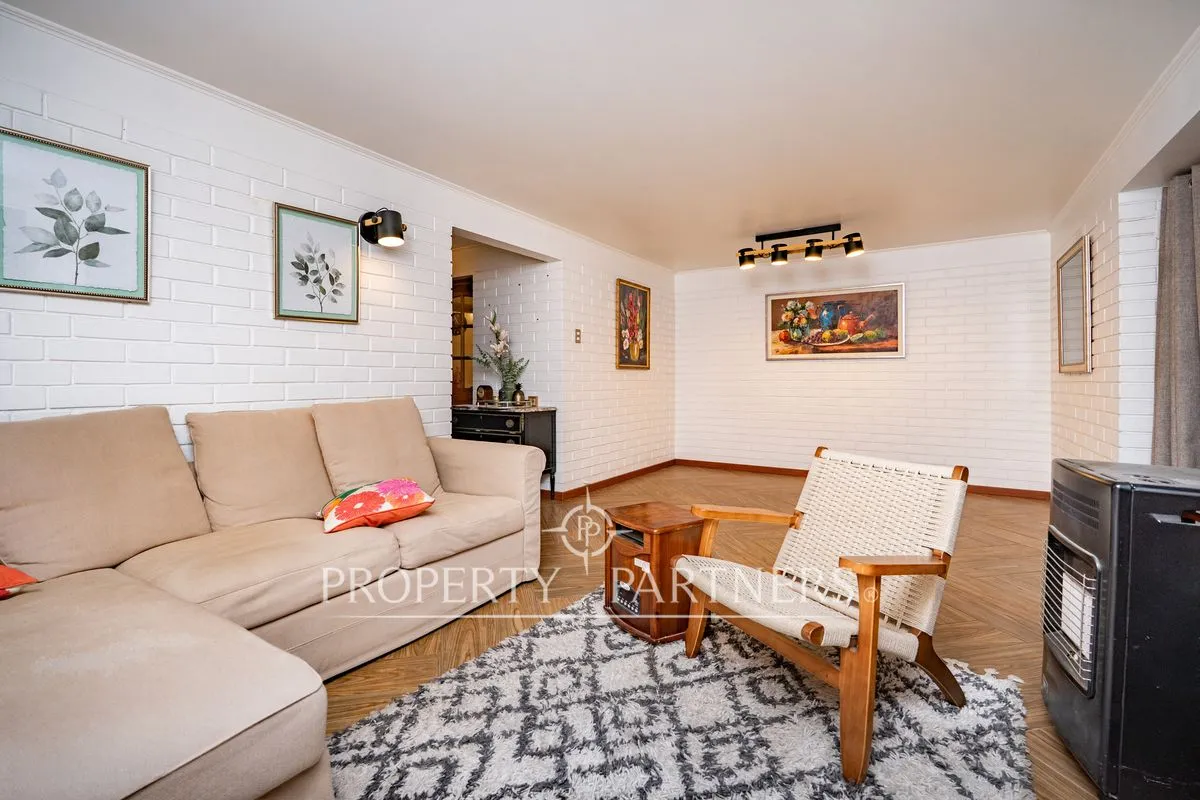 Imagen 5 de 30 de Amplia Casa Remodelada Con Quincho Y Excelentes Te...