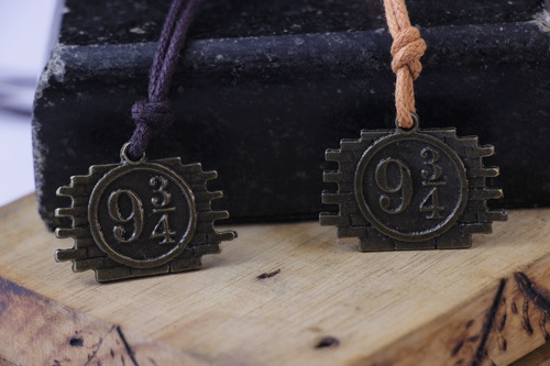 Colar Artesanal Geek - Harry Potter - Plataforma 9 3/4