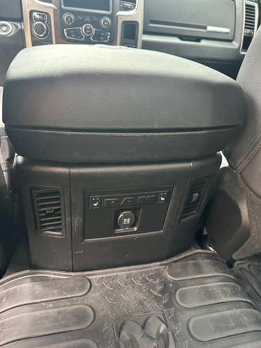 RAM Ram Classic 5.7 Laramie Cab. Dupla 4X4 Aut. 4P